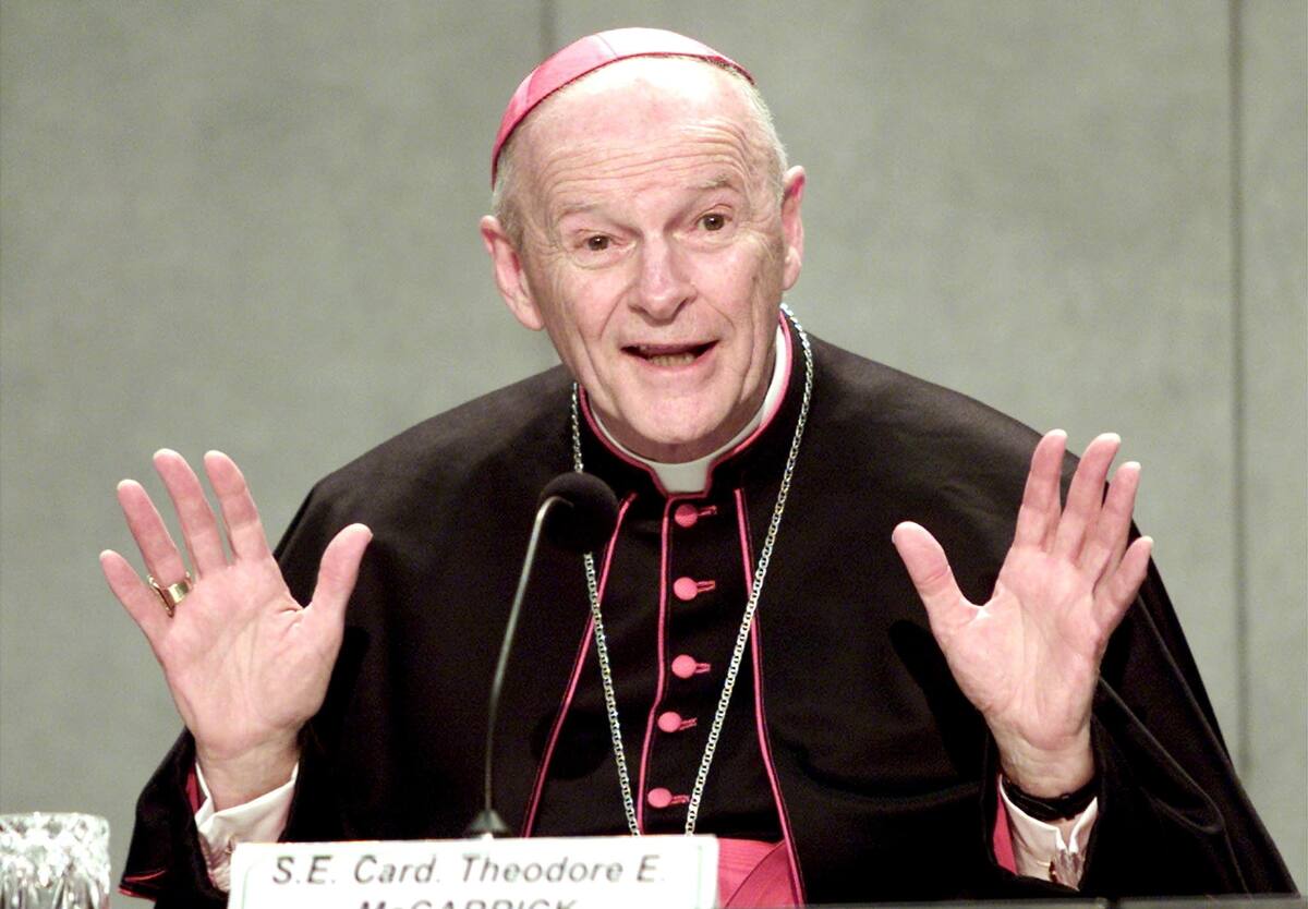 La Santa Sede informó hoy en un comunicado que el papa recibió en la tarde de viernes una carta en la que el purpurado estadounidense presentaba su renuncia como miembro del Colegio Cardenalicio. Archivo. EFE.