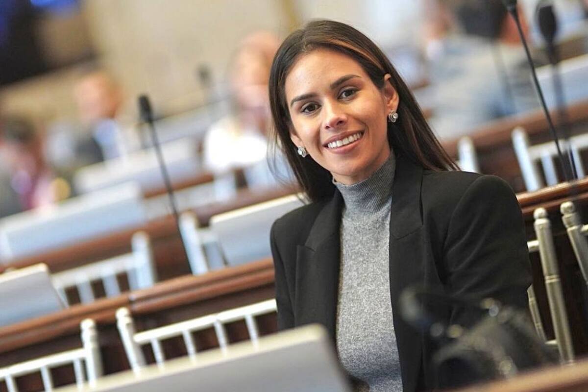 Congresista denuncia retención de su hijo y otros colombianos en Estados Unidos