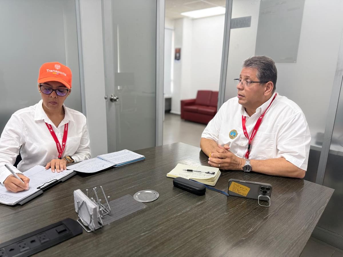 Representantes del Ministerio de Transporte y el DATT. // Foto: cortesía - DATT
