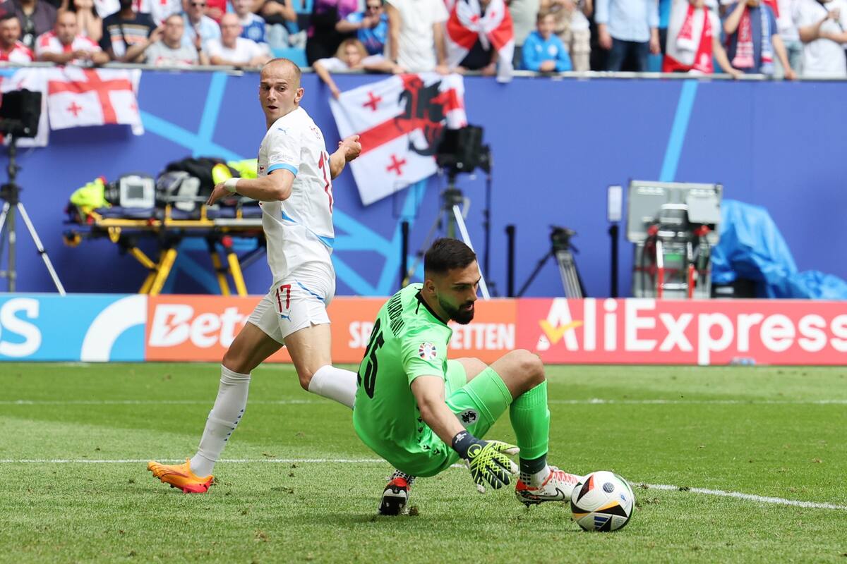 Mamardashvili evita la derrota de Georgia ante República Checa en la Euro
