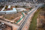 Construyen cerramiento en colegio República de Argentina, junto a vía de Territorio Mío