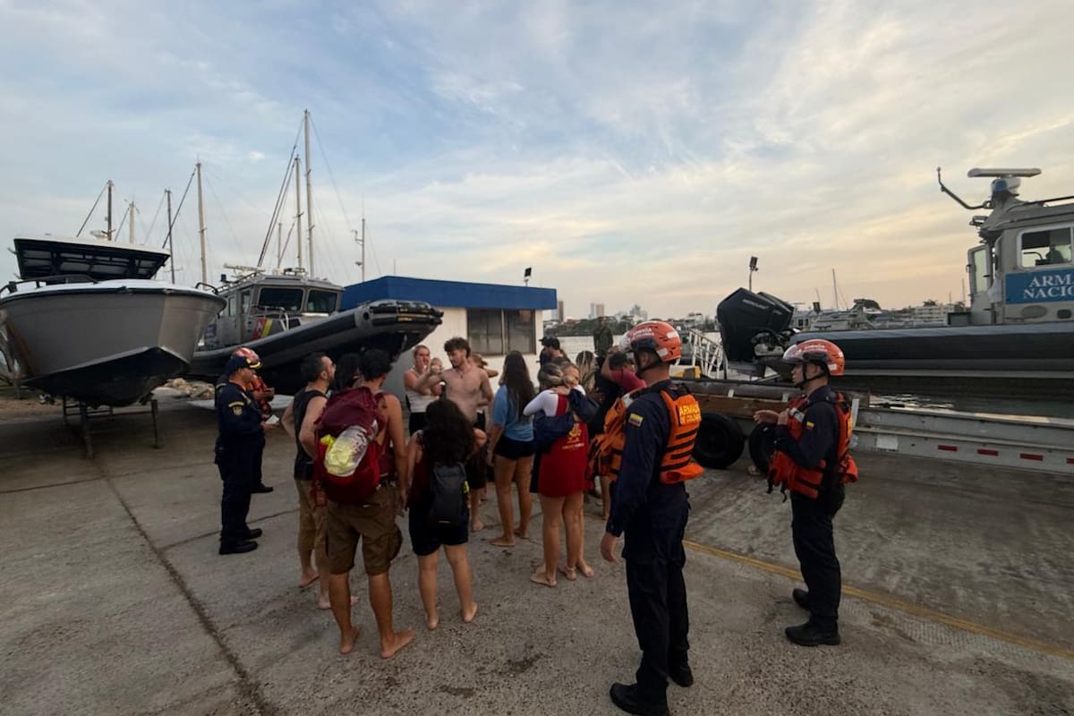 Guardacostas de la Armada rescataron a 20 turistas que naufragaron en Bocachica
