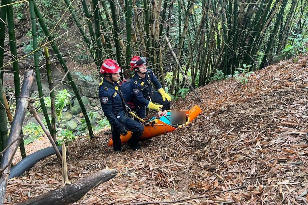 Dos mujeres cayeron a un abismo al ser arrastradas por un perro