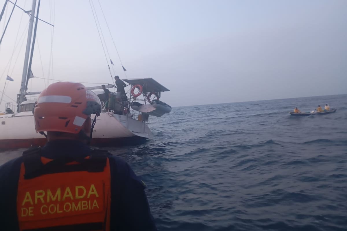Video: así fue el rescate de 3 pescadores de Tierrabomba que tenían casi un día a la deriva