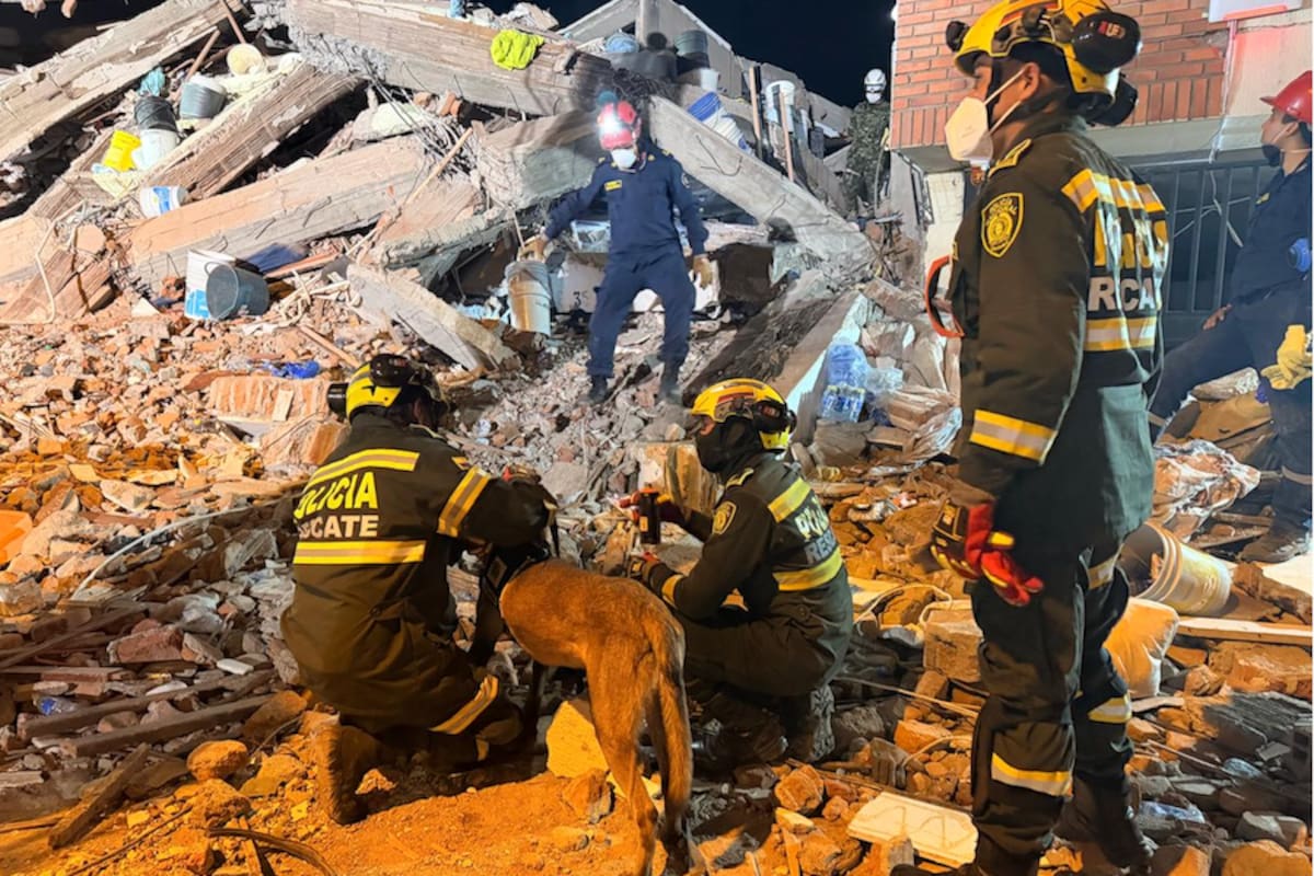 40 rescatistas de Barranquilla están en Cali apoyando labores de búsqueda tras el sismo