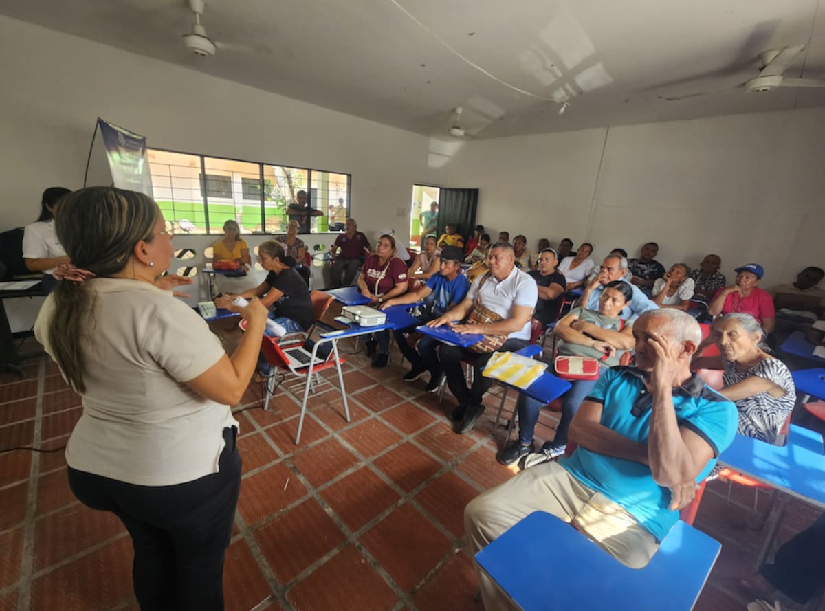 Aspecto de la reunión entre la comunidad de las poblaciones de Santa Rita (Atlántico) y Remolino (Magdalena) y la URT en la sede del SENA de Sabanagrande (Atlántico).// /Cortesía URT.