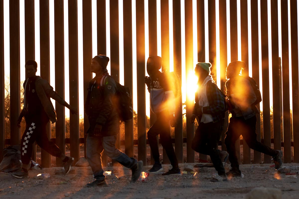 EE.UU. refuerza restricciones al asilo en frontera con México 2024