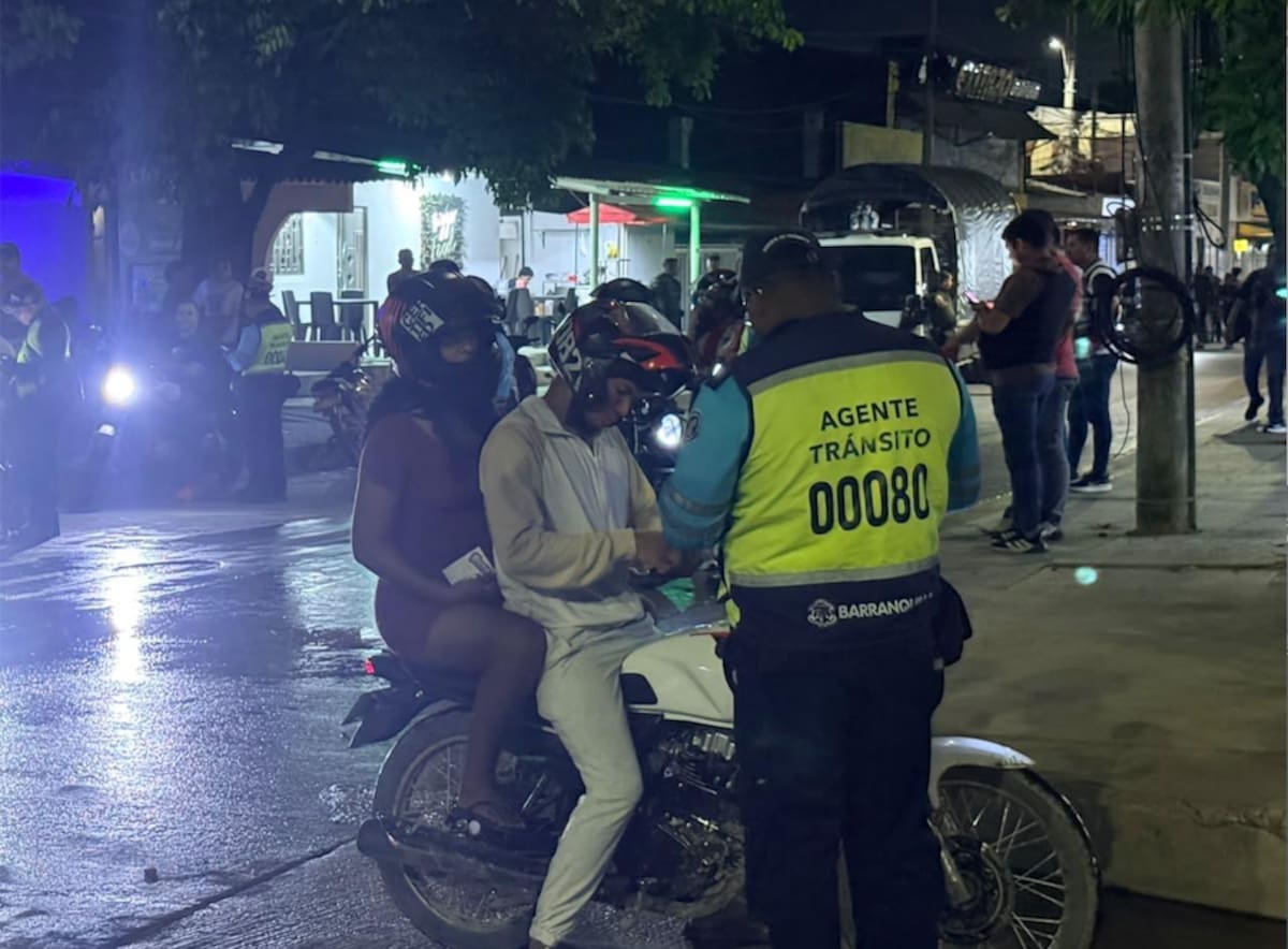 La medida prohíbe la circulación de caravanas en motocicletas, motocarros, mototriciclos, cuatrimotos y vehículos eléctricos tipo motocicleta en el corredor vial del Gran Malecón y resto de la ciudad//Cortesía DCAB.