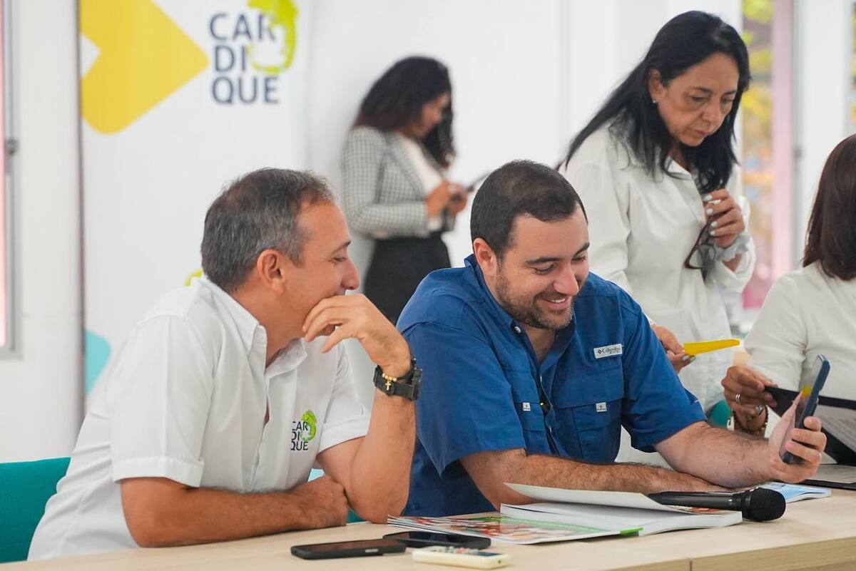 Gobernador Yamil Arana radica ante Cardique la ‘hoja de ruta’ para la reubicación del nuevo Tacamocho. // Foto: cortesía - Gobernación de Bolívar.