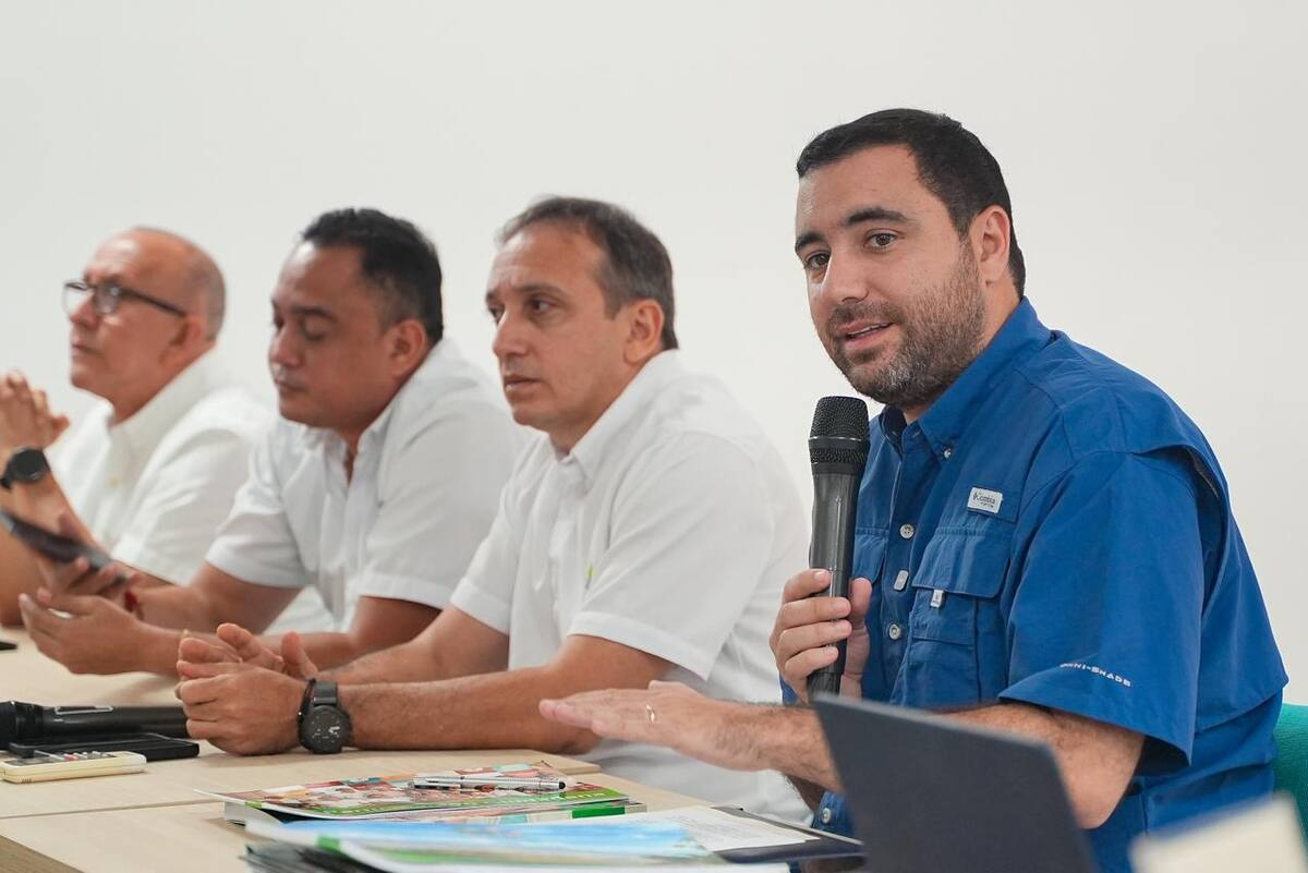 Gobernador Yamil Arana radica ante Cardique la ‘hoja de ruta’ para la reubicación del nuevo Tacamocho. // Foto: cortesía - Gobernación de Bolívar.