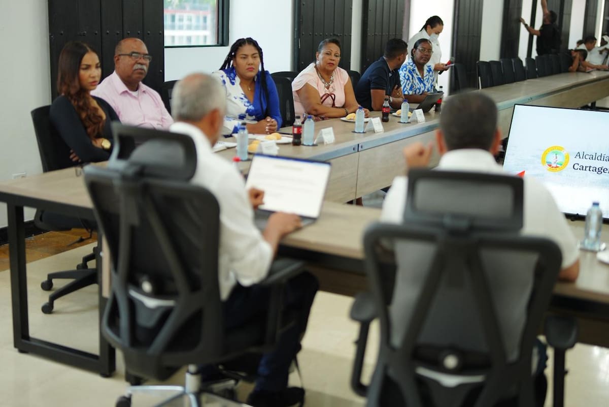 Los líderes de La Boquilla recibieron con satisfacción el anuncio de un nuevo colegio en el corregimiento. // Foto: Cortesía - Alcaldía de Cartagena.
