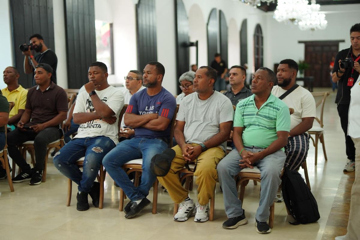 El alcalde Dumek Turbay señaló que el nuevo modelo de transporte para Bayunca estaría constituida en dos fases. // Foto: Cortesía - Alcaldía de Cartagena.