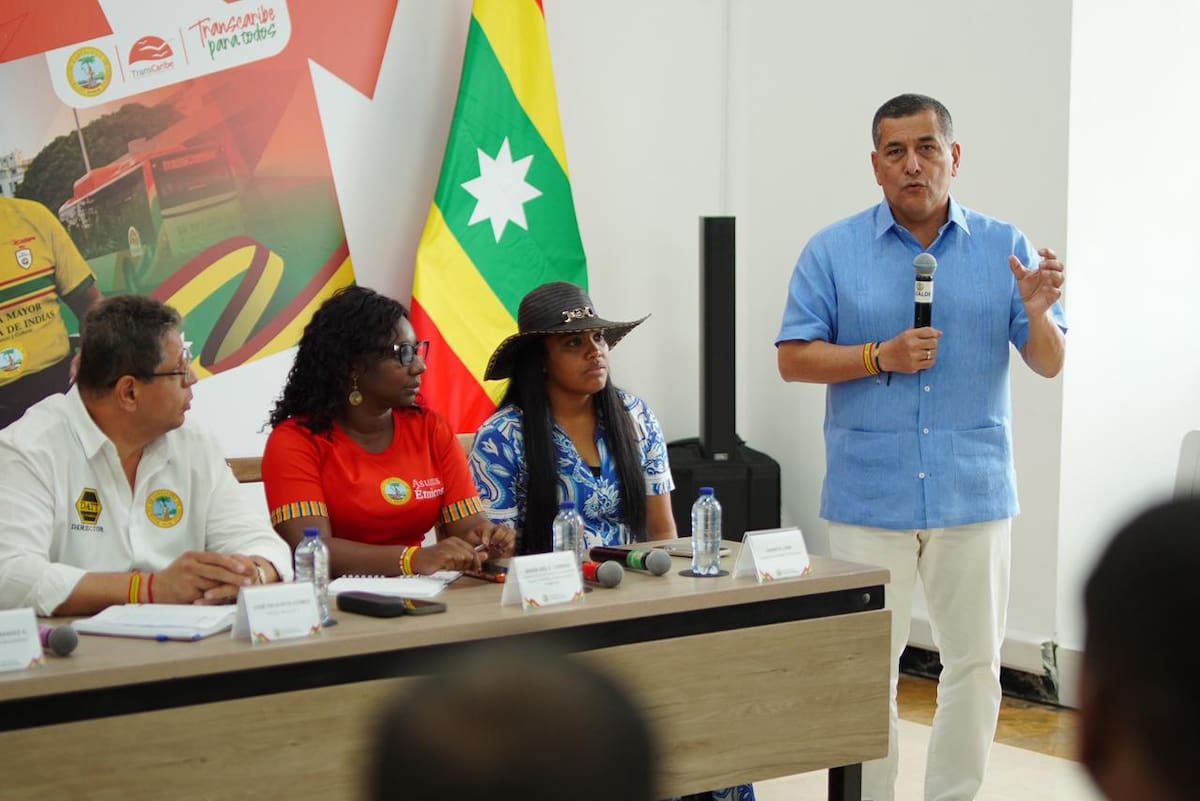 El alcalde Dumek Turbay sostuvo una reunión con la comunidad de Bayunca. // Foto: Cortesía - Alcaldía de Cartagena.