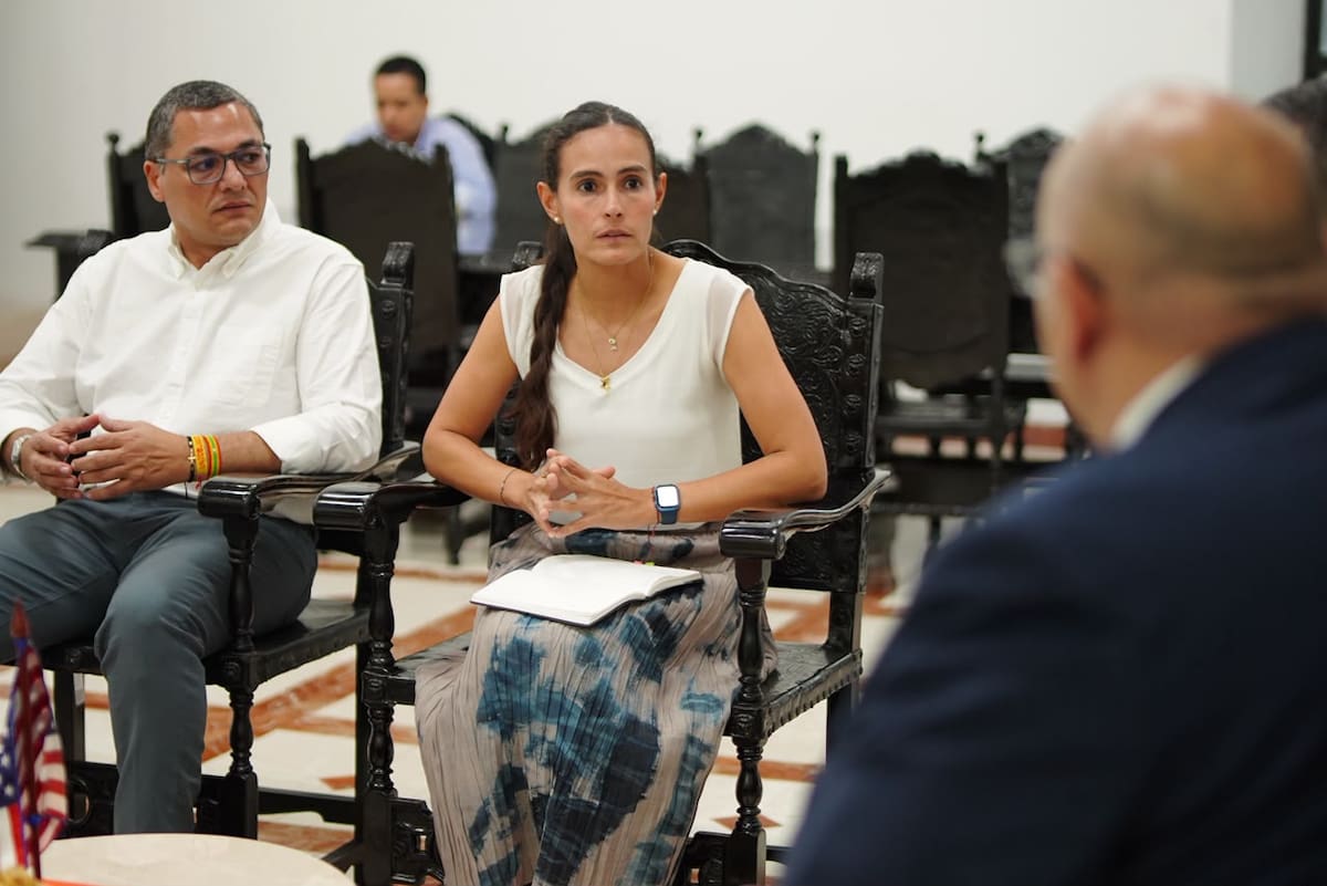 La reunión entre la Alcaldía de Cartagena y la embajada de Estados Unidos en Colombia, sostuvo temas como la lucha contra la trata de personas, el fortalecimiento del turismo, la seguridad y el fomento del bilingüismo en las comunidades más vulnerables de Cartagena. // Foto: Cortesía - Alcaldía de Cartagena.