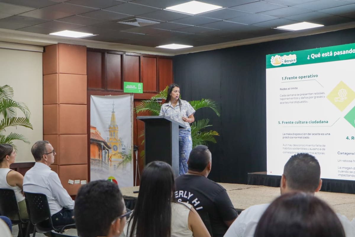 Reunión de Aguas de Cartagena con representantes de restaurantes del Centro Histórico de Cartagena. // Cortesía