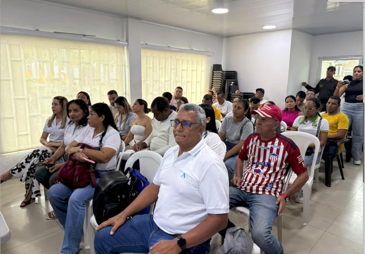 Aspecto de la reunión entre la empresa Air-e Intervenida y la comunidad de Galapa.//Cortesía Air-e.