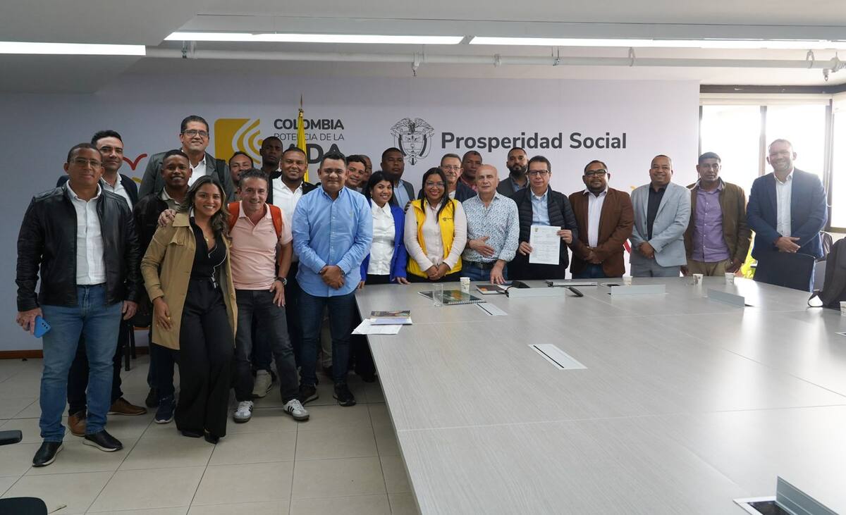 Reunión entre la directora del Departamento para la Prosperidad Social (DPS) DE Bolívar, María Alejandra Benítez y alcaldes de municipios del departamento. // Cortesía.