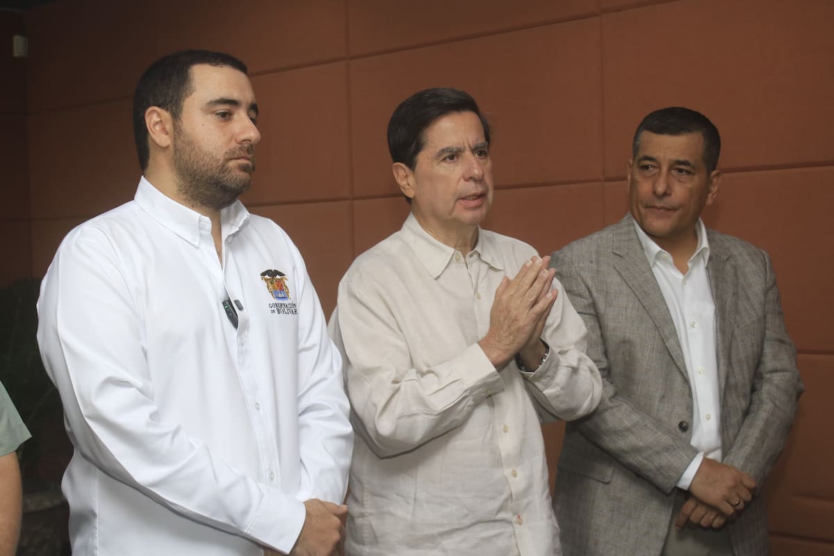 Se llevó a cabo una nueva reunión entre el ministro del Interior, Juan Fernando Cristo (c); Yamil Arana, gobernador de Bolívar; y Dumek Turbay Paz, alcalde de Cartagena, en el que se consolidaron proyectos para fortalecer la seguridad de en la ciudad y el departamento. // Julio Castaño - El Universal.