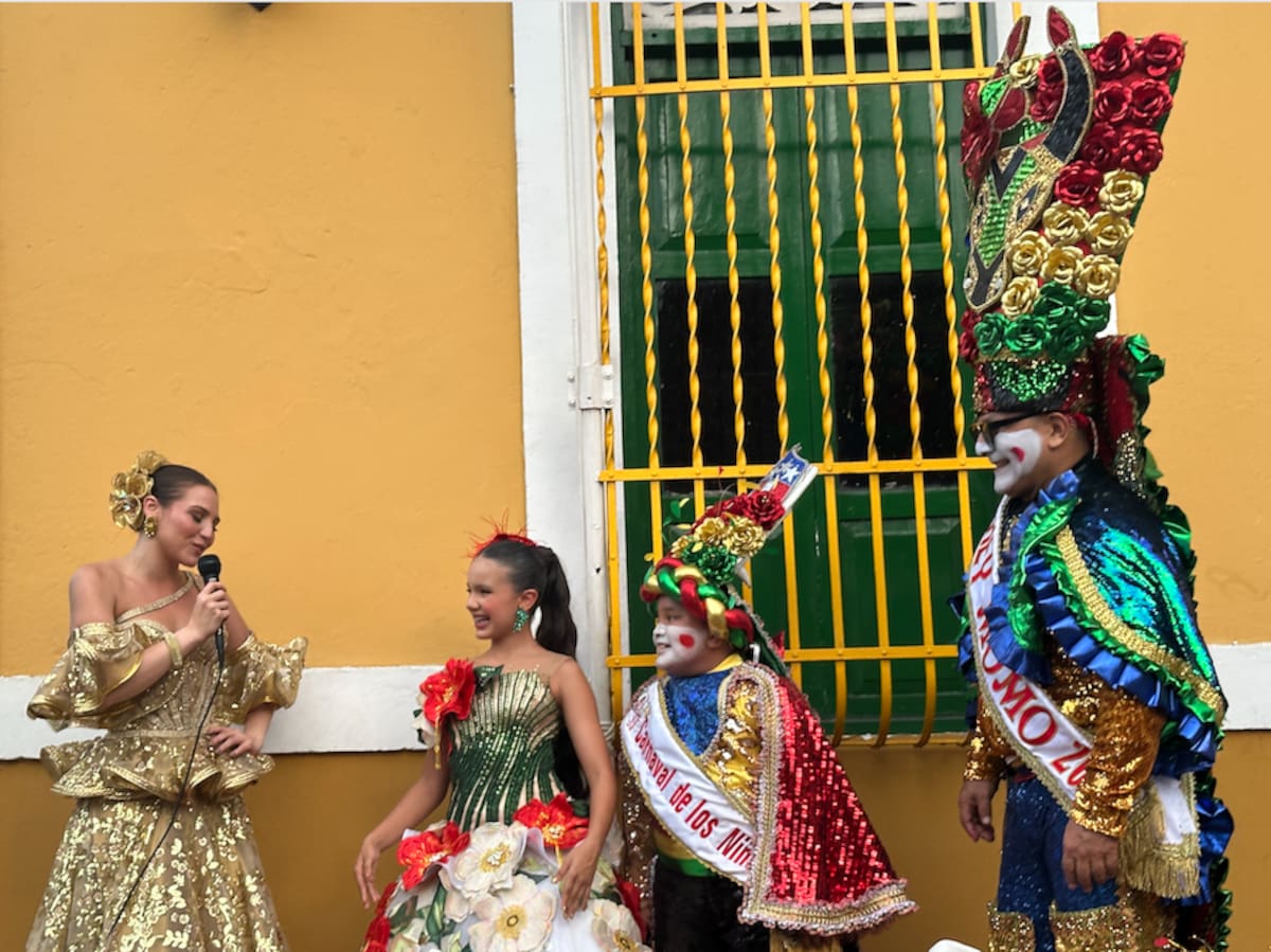 Michelle Char Fernández, estará acompañada en la Lectura del Bando del Rey Momo, Adolfo Maury Cabrera, y de los Reyes del Carnaval de los Niños, Sharon Acosta y Joshua Ortiz.//El Universal.