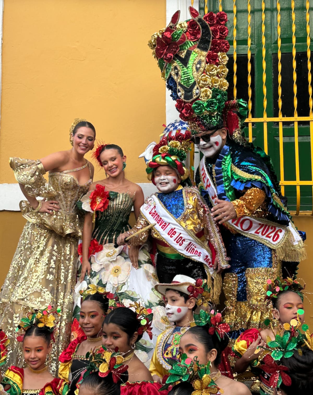 Joshua Ortiz y Sharon Acosta, los reyes infantiles, estarán acompañados de Michelle Char y Adolfo Maury Cabrera, reyes .del Carnaval de Barranquilla 2026.//El Universal.