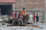 Sobrevivientes revelan cómo resistieron ocho horas bajo tierra en Nepal