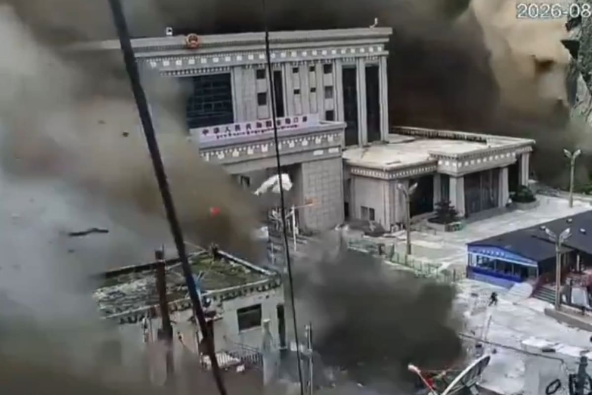 ¡El agua desató el infierno en Nepal! Video muestra la riada que dejó decenas de víctimas