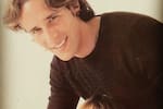 Actor de Padres e hijos pasó dos veces por el quirófano para recuperar su cabello