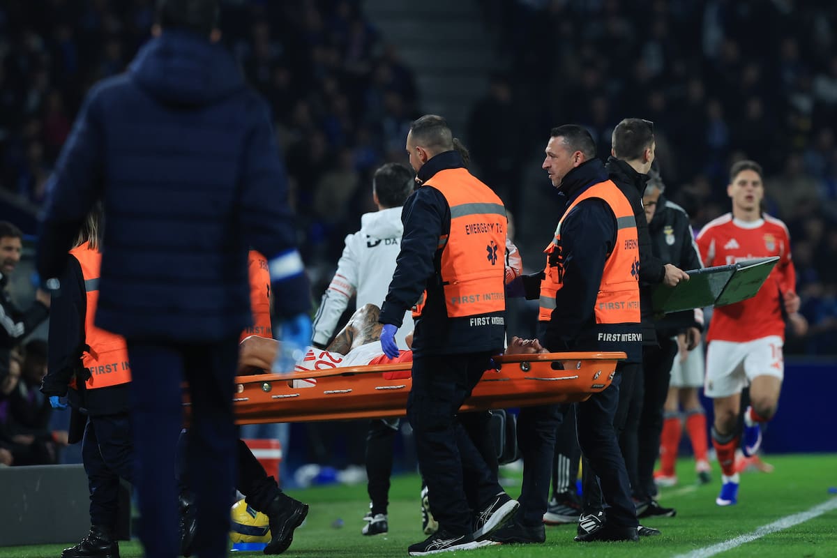 Richard Ríos salió lesionado en el partido entre Porto y Benfica por la Copa de Portugal. //Foto, EFE: ESTELA SILVA