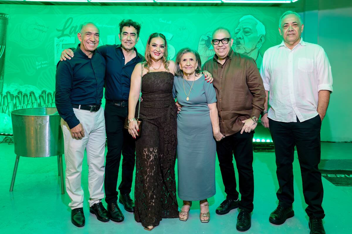 Fernando Villarreal, Rodney Villarreal, Xochilt Villarreal, Elvira Posada de Villarreal, Fabián Villarreal y Reynaldo Villarreal.