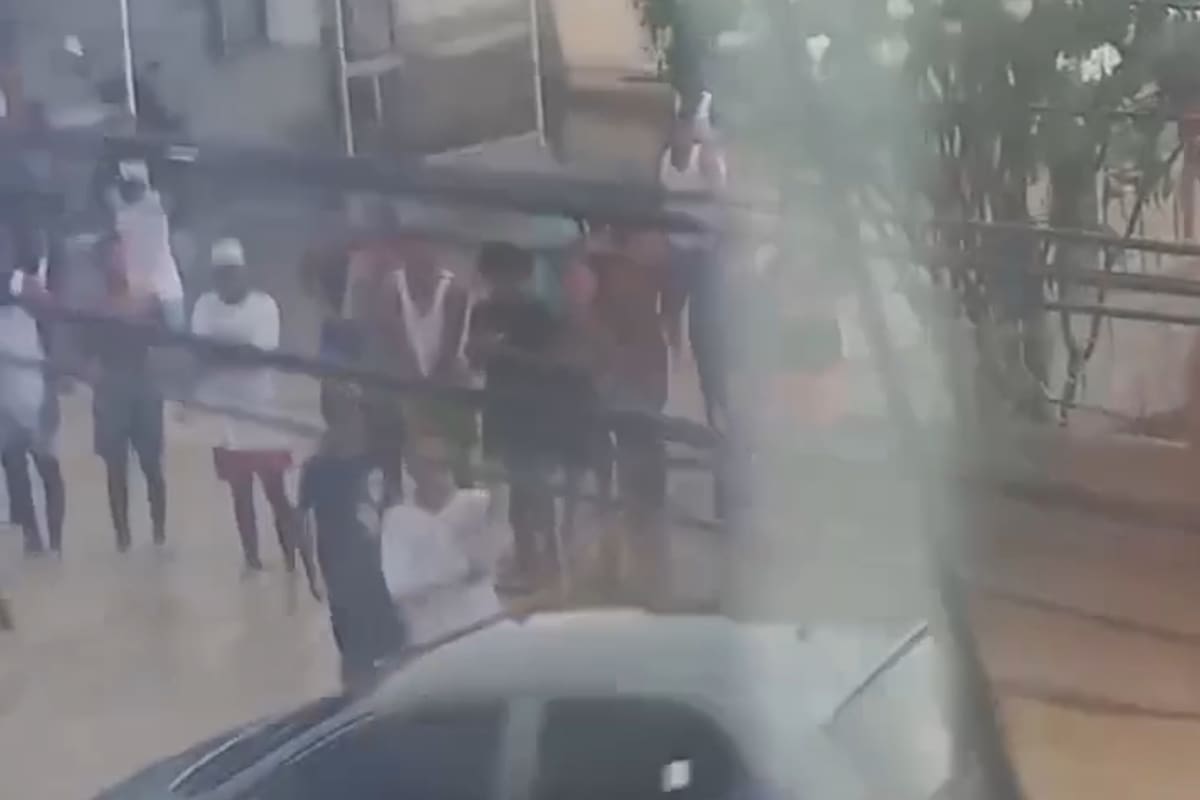 Video: Jóvenes habrían aprovechado lluvia para asaltar en barrio de Cartagena