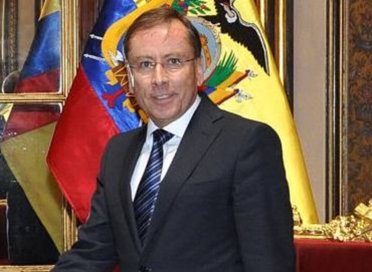 El embajador de Ecuador en Perú agredió a dos mujeres AFP