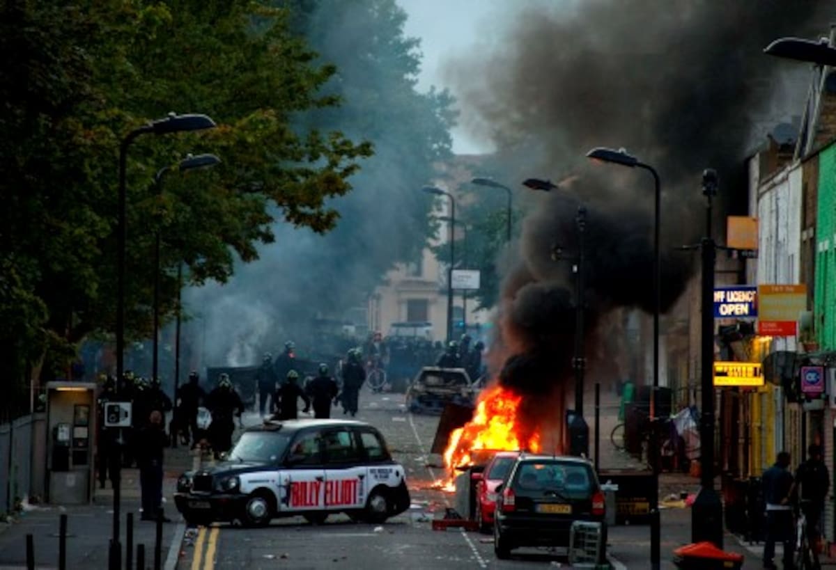Los disturbios y saqueos en varias ciudades dejaron un muerto y 650 detenidos. AFP LEON NEAL