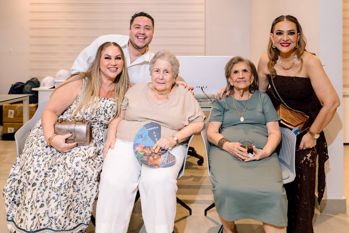 Fabián Enrique Villarreal, Mabel Gondín, Lila de Godín, Elvira Posada de Villarreal y Xochilt Villarreal.