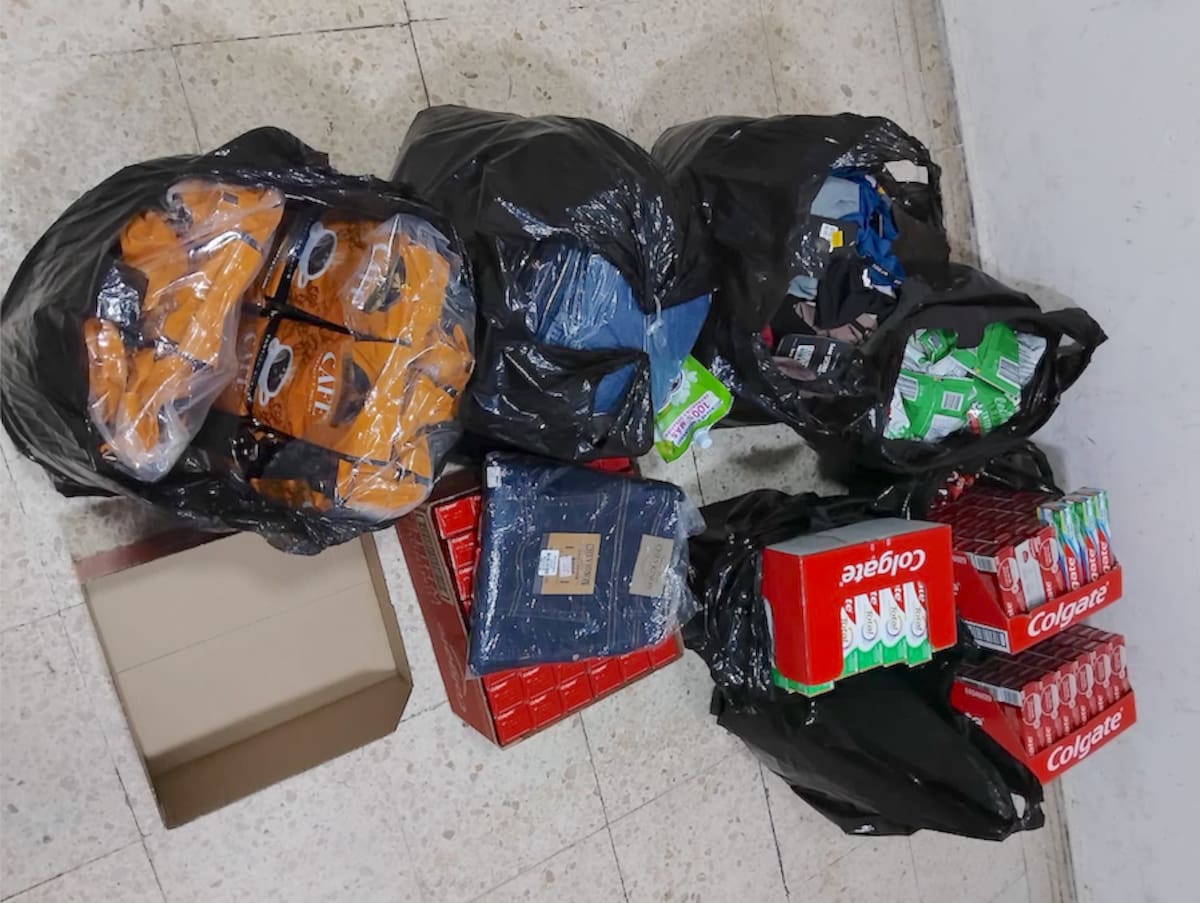 Estos son algunos de los elementos que les fueron encontrados a las personas detenidas por el Departamento de Policía Atlántico.//Cortesía Policía