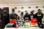 Robaron en una tienda de D1 en Baranoa, Policía los persiguió y les dio captura