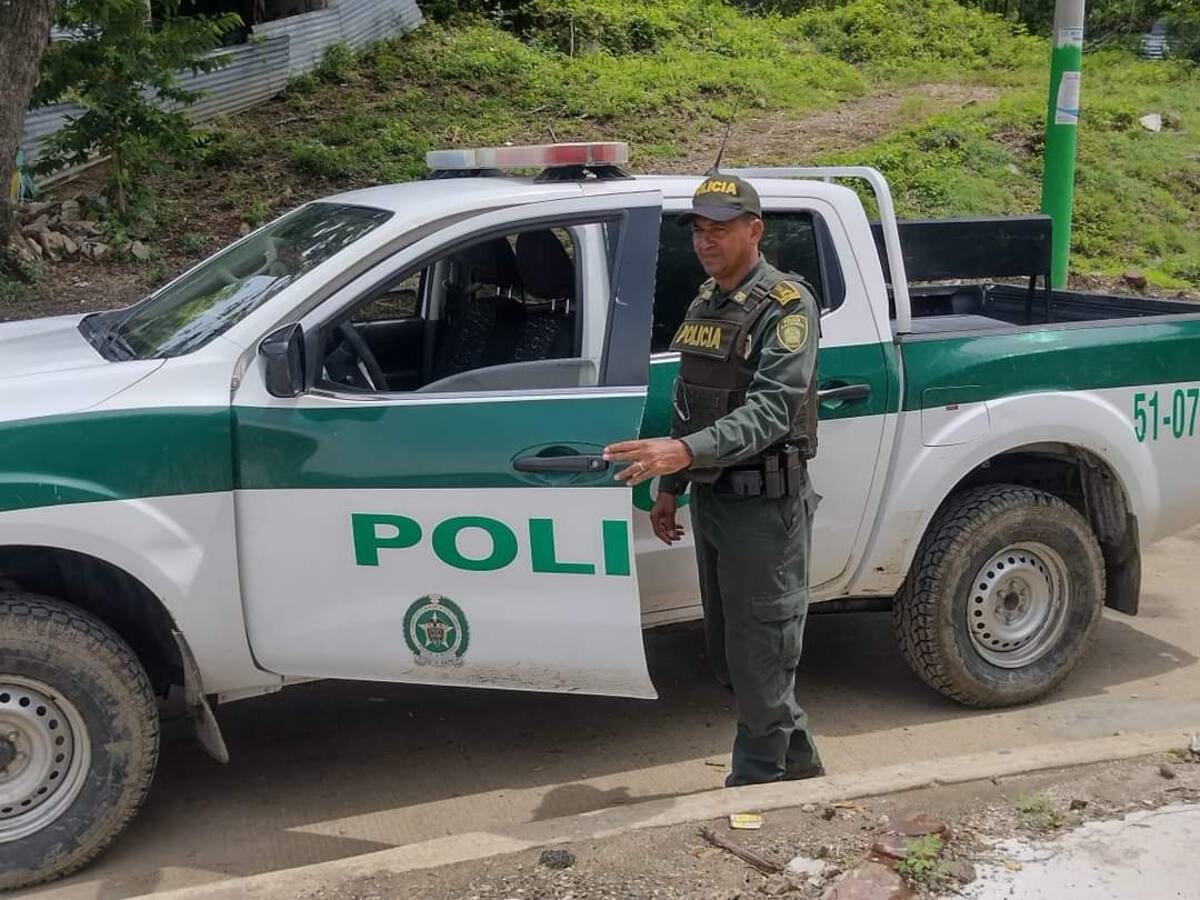 El uniformado nació en el municipio de San Estanislao de Kostka, norte del departamento de Bolívar, hace 54 años.