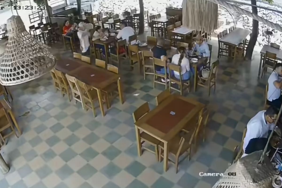 Video: así fue el millonario robo de una cadena de oro a un concejal en un restaurante