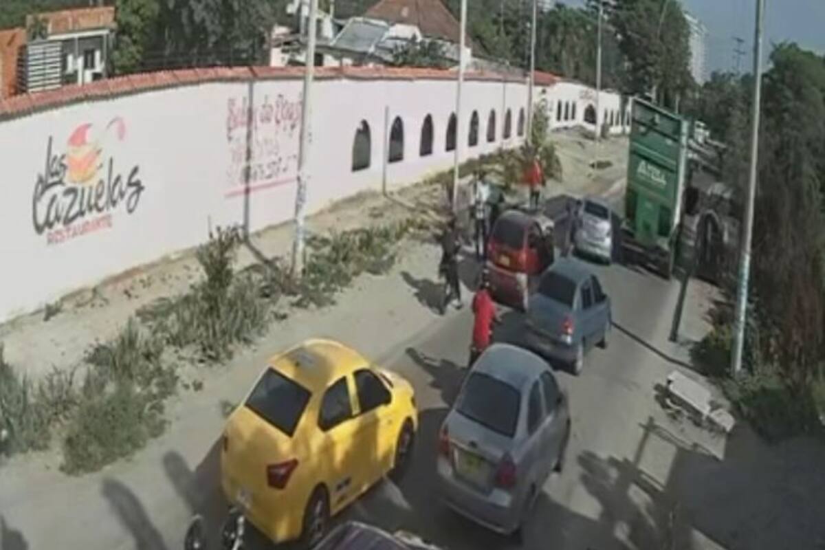 Video: turistas son atracados por hombres armados en 4 motos