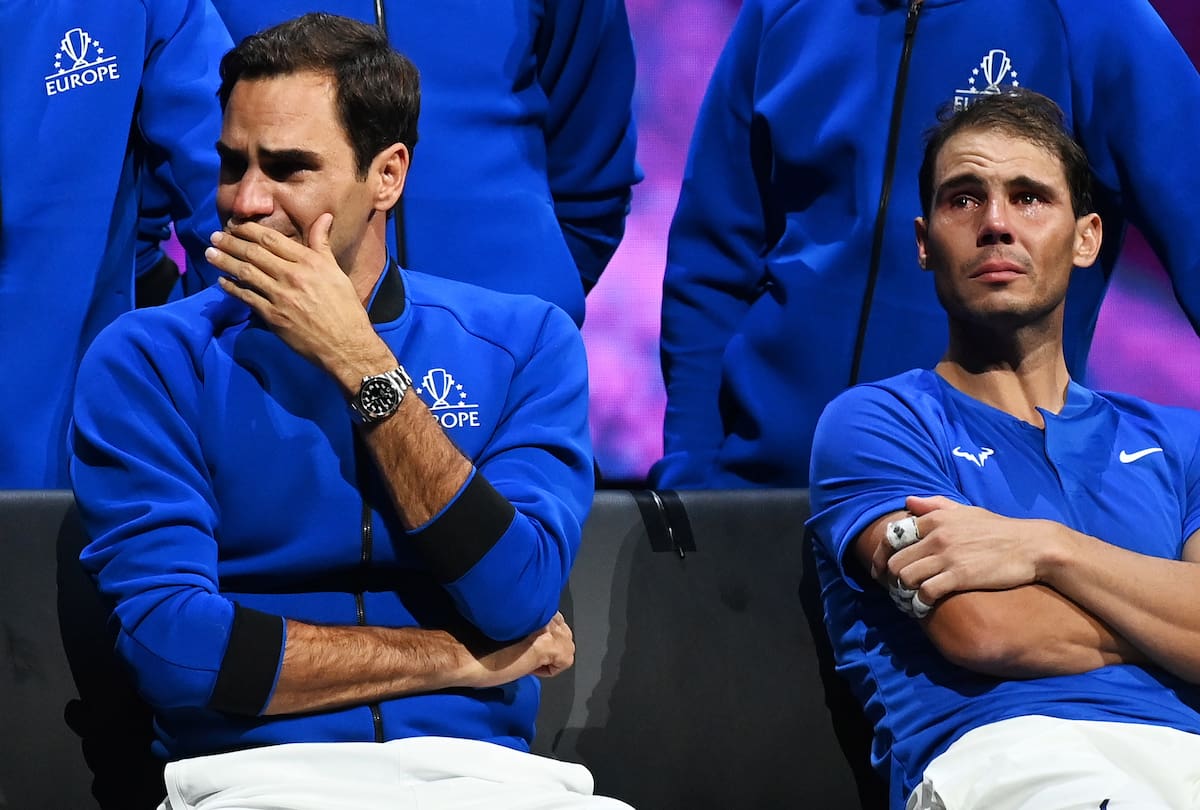 Fotografía de Roger Federer y Rafael Nadal en la despedida del suizo. // EFE/EPA/ANDY RAIN