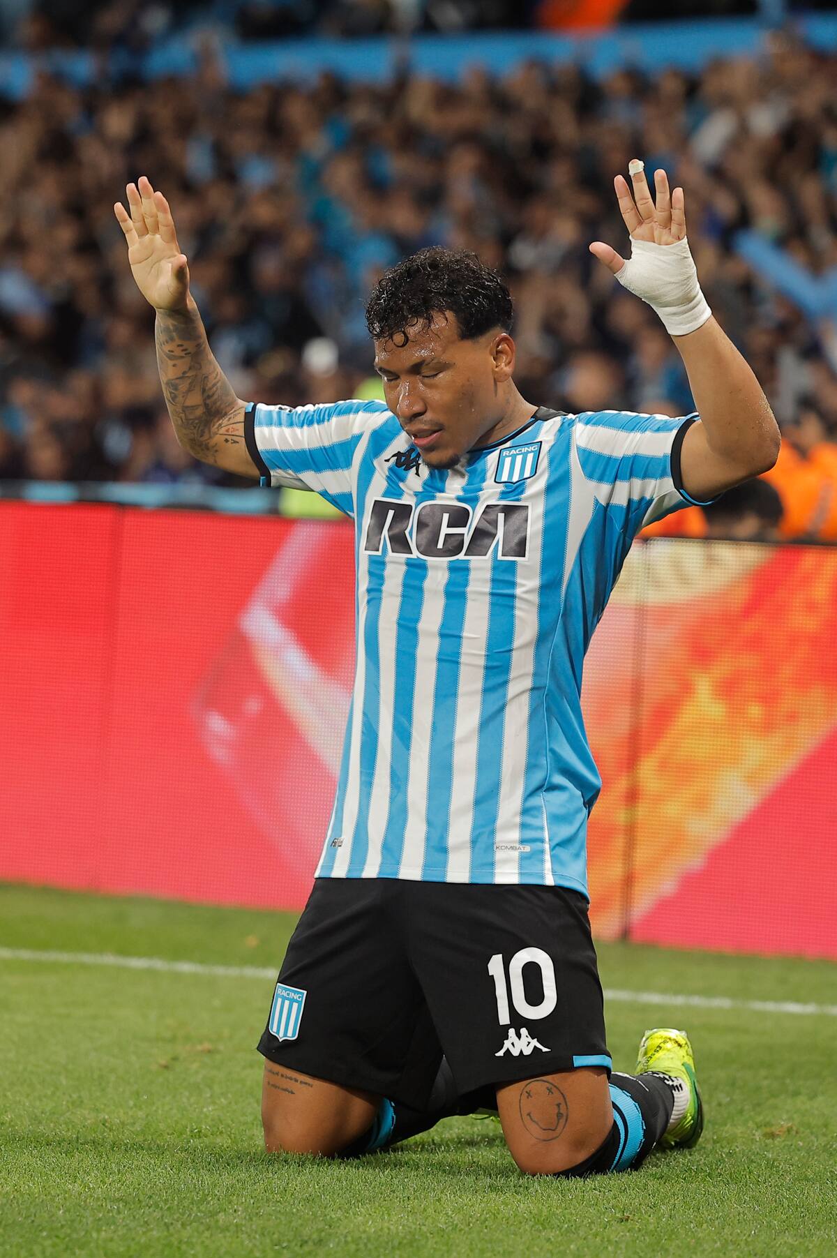 Roger Martínez anotó un tanto en la victoria de su equipo en la Copa Sudamericana. //EFE