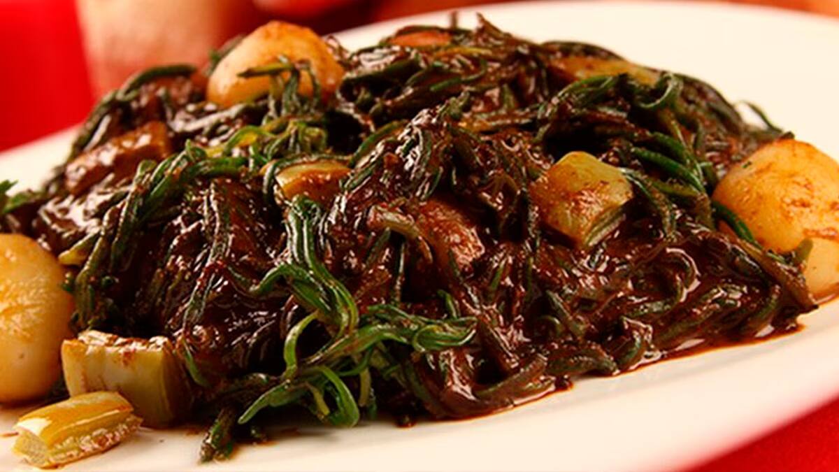 Romeritos es una hierba silvestre que crece en las milpas, cuyos principales componentes son el maíz, el frijol y la calabaza. //@empacadorafritz