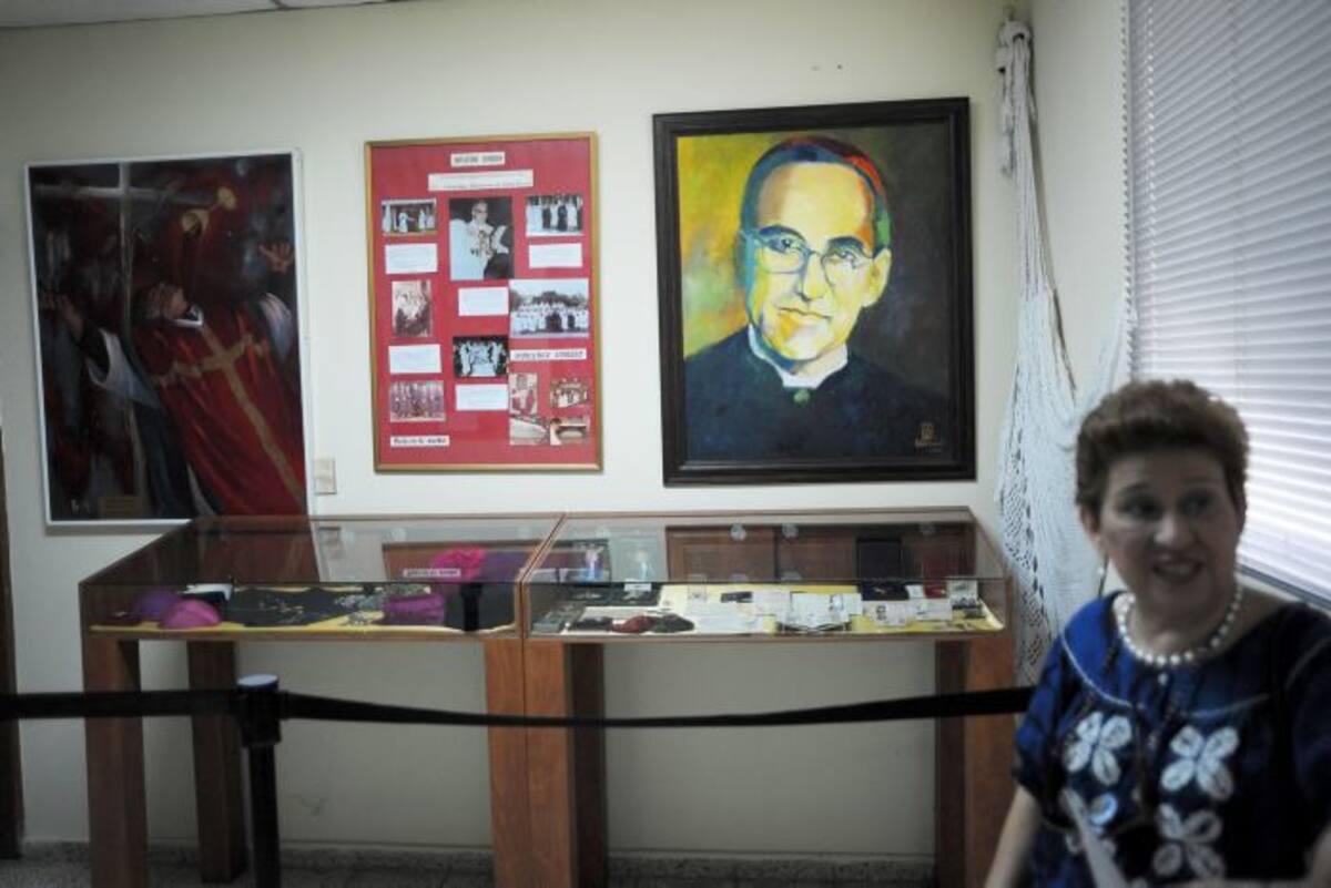 Desde 1996 la causa para canonizar a Romero se encuentra en Roma, y en 2006 la Congregación de la Doctrina de la Fe acordó iniciar el proceso de beatificación. El expediente se encuentra en la actualidad en manos de la Congregación para la Causa de los Santos. AFP