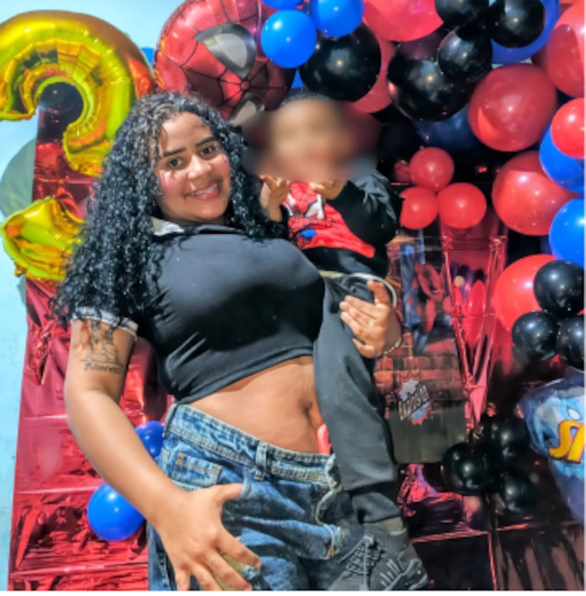 Rosa Angélica Hurtado Llerena, una joven de 19 años oriunda de Arjona, Bolívar, y su hijo de apenas 3 años, perdieron la vida en un accidente de tránsito ocurrido en Bogotá.