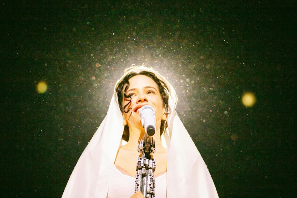 ¿Concierto o liturgia contemporánea? La consagración artística de Rosalía en el Lux Tour
