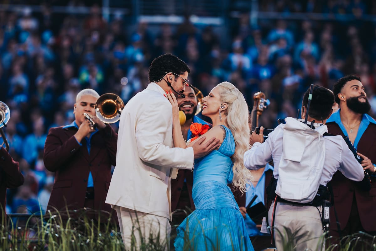 El cantante puertorriqueño Bad Bunny y Lady Gaga durante la actuación en el descanso del Super Bowl en Santa Clara, California, Estados Unidos. //Foto: EFE.