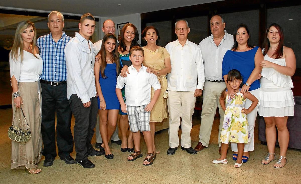 Cristina Ángel, Camilo Abadía De León, Daniel Abadía Ángel, Sofía Rodas Abadía, Jorge Rodas, María Fernanda Abadía, Sebastián Rodas Abadía, Rosa María De León de Abadía, Camilo Abadía Godoy, Rafael Abadía De León, Ju-lieta Abadía Sánchez, Claudia Sánchez y María Paula Aba-día.