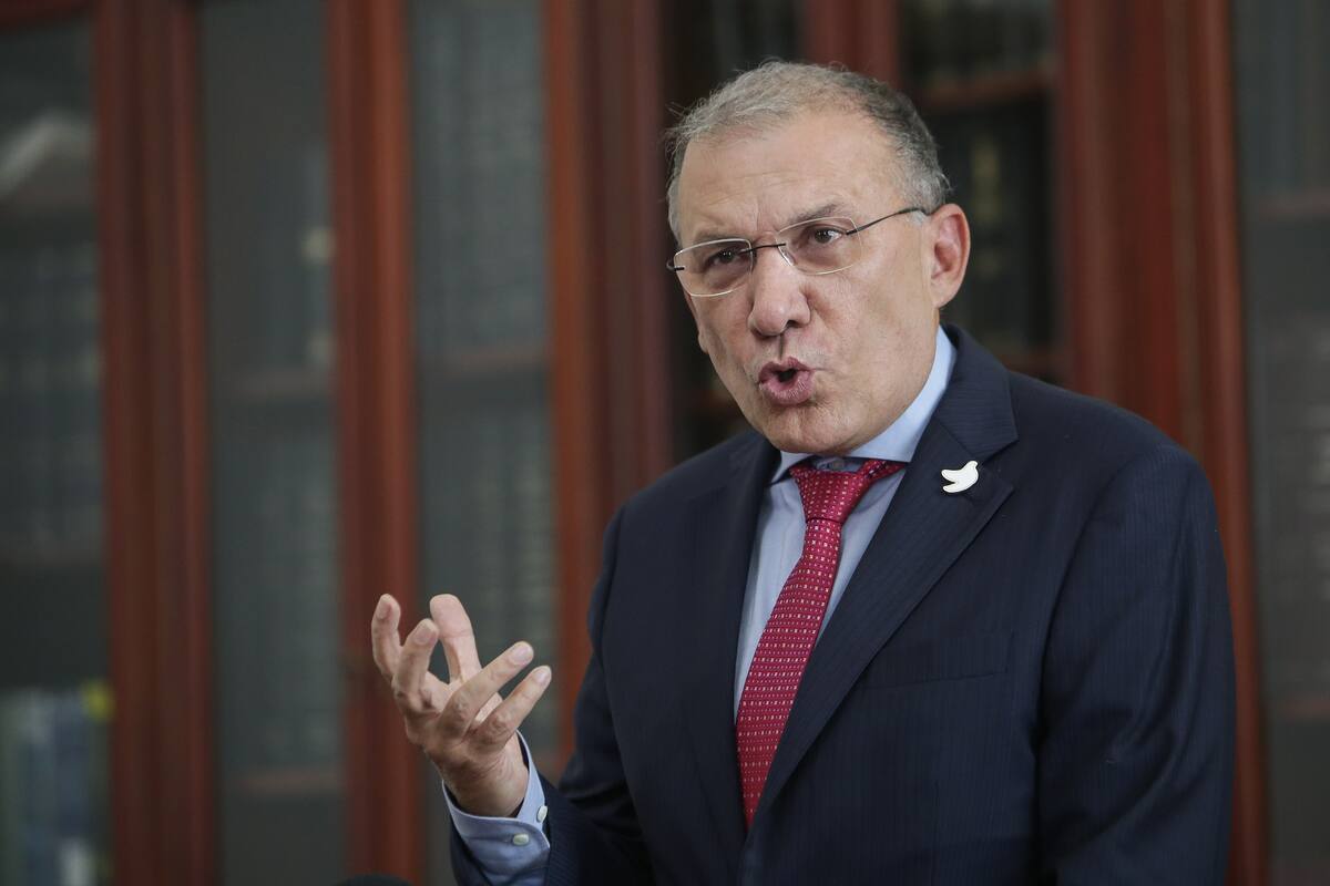 Roy Barreras deja la embajada en Reino Unido: hay rumores de candidatura