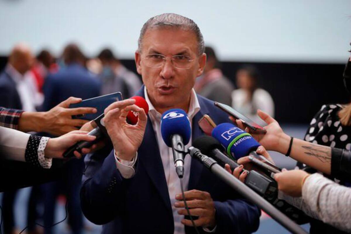 Denuncian al general Zapateiro ante la Procuraduría por intervenir en política