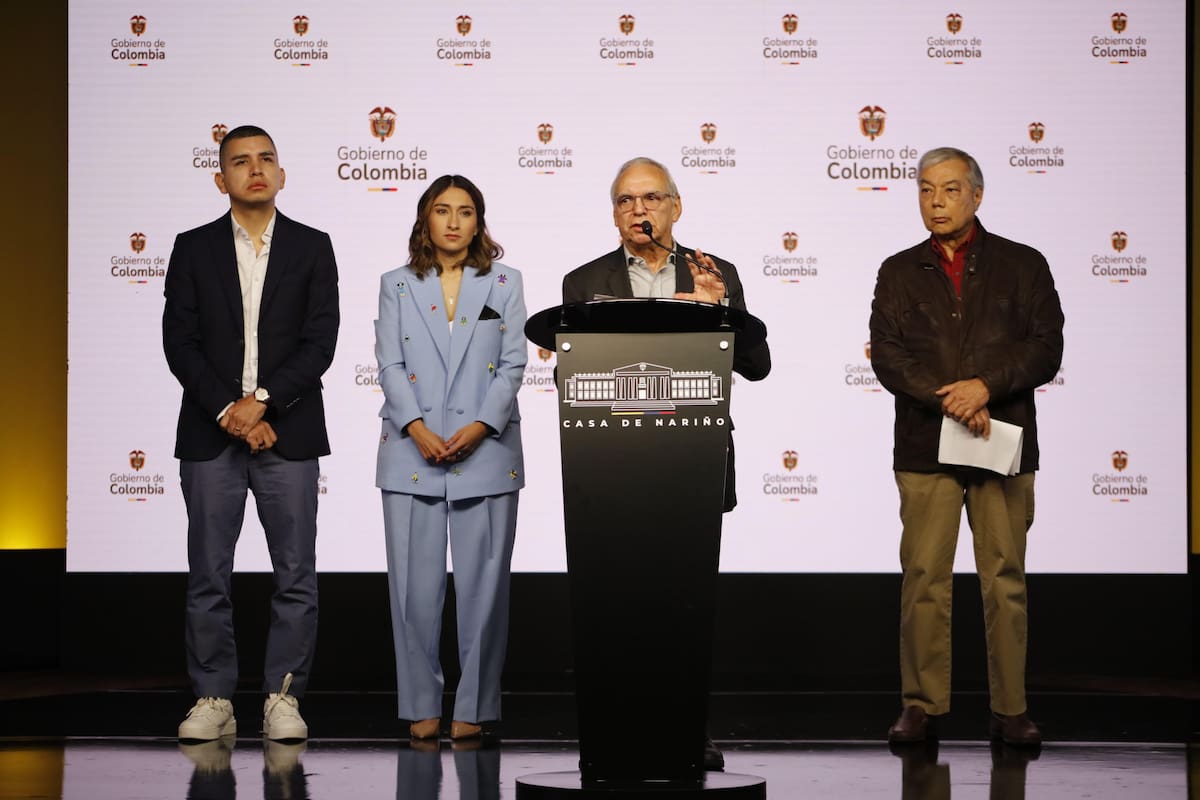 Jonathan Malagón, presidente de Asobancaria; Laura Sarabia, directora del Departamento Administrativo de la Presidencia de la República; Ricardo Bonilla, ministro de Hacienda; y César Ferrari, superintendente Financiero. // Cortesía