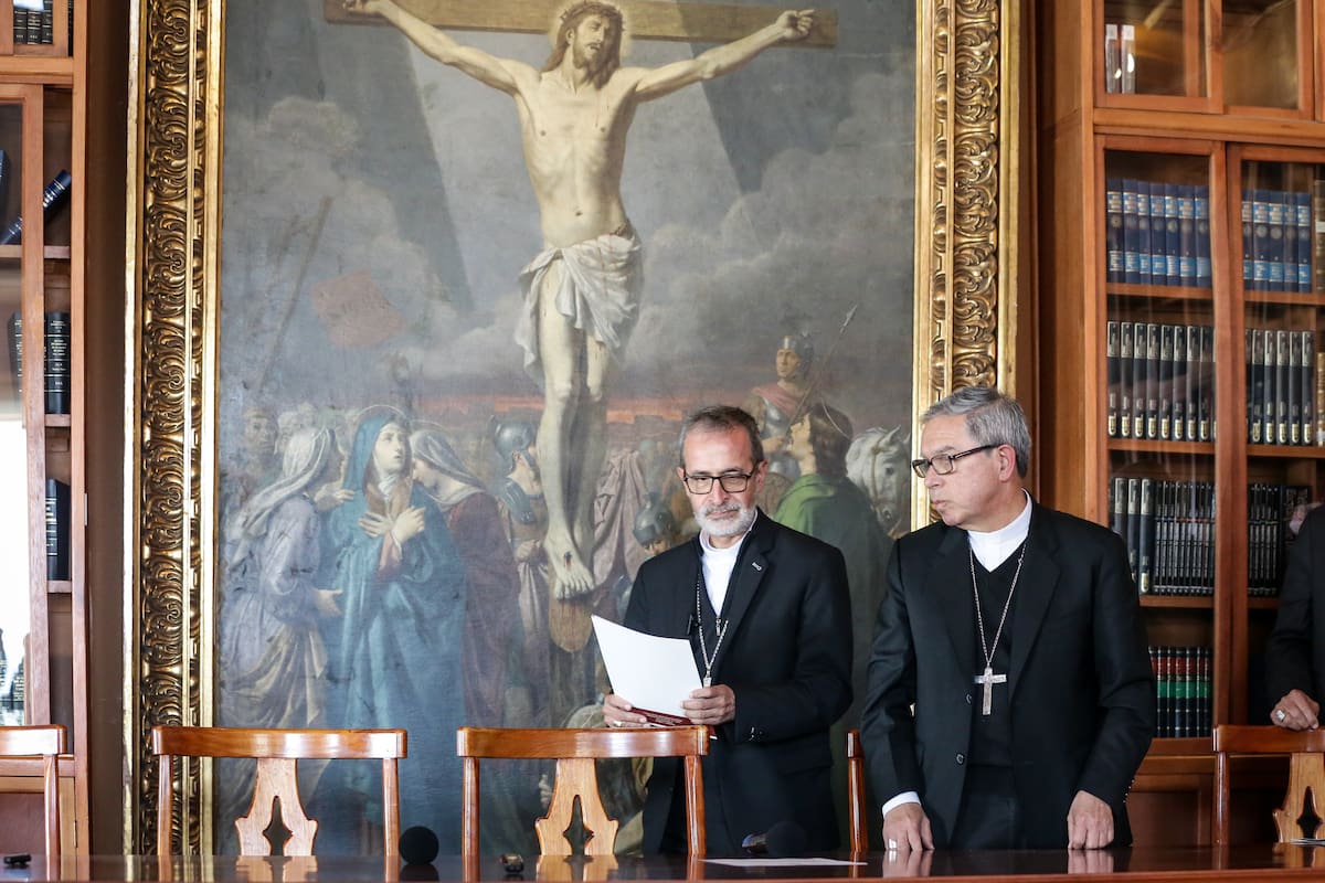 Voceros de la Iglesia Católica ofrecieron una rueda de prensa para informar los resultados de la reunión. En la foto: Francisco José Múnera, arzobispo colombiano y actual presidente de la Conferencia Episcopal, junto a Luis José Rueda Aparicio, arzobispo de Bogotá y primado de Colombia. // Colprensa - Catalina Olaya.